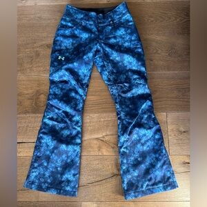 Under Armour Ski Pants XSmall have some wear on the bottom